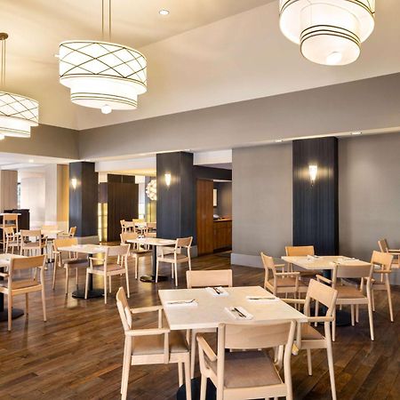 Hilton Vancouver Airport Ричмънд Екстериор снимка