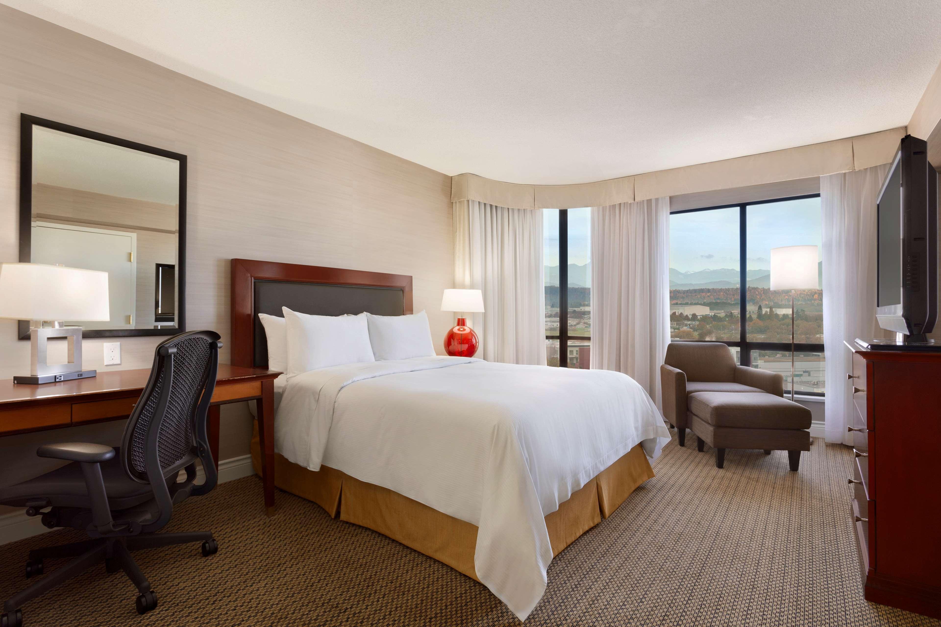 Hilton Vancouver Airport Ричмънд Екстериор снимка