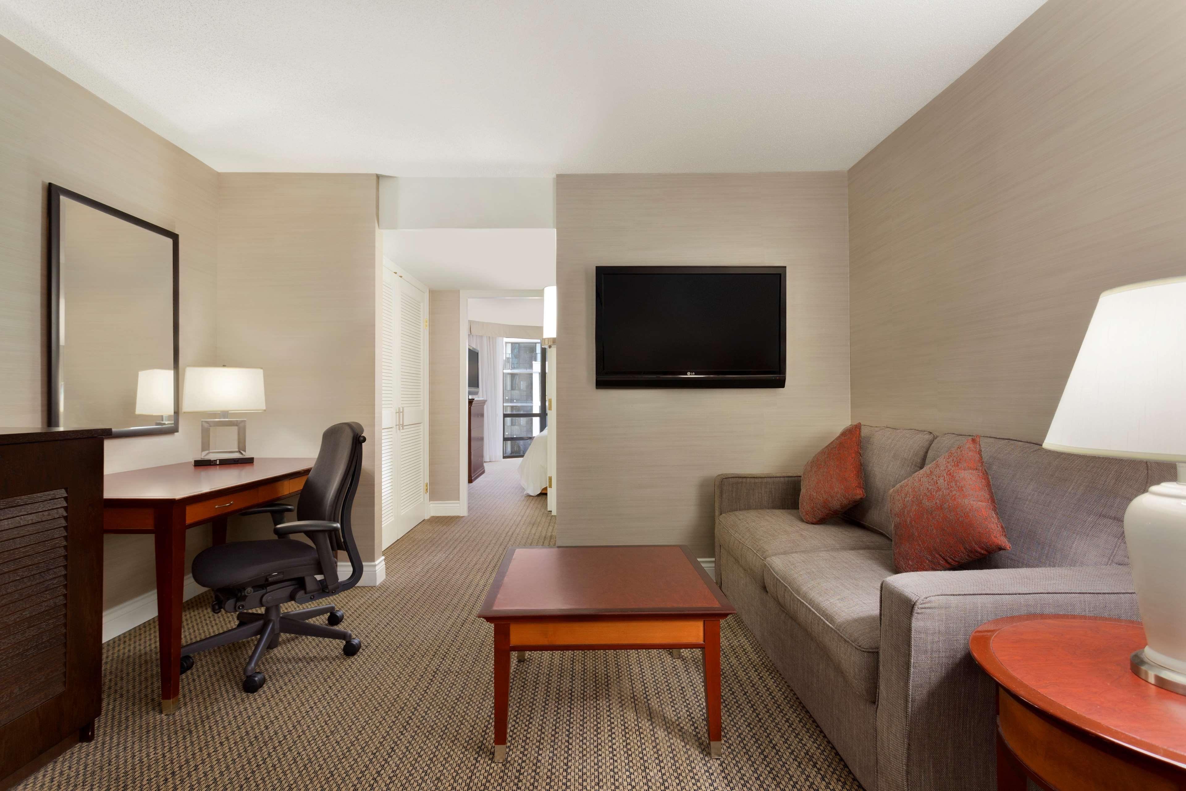 Hilton Vancouver Airport Ричмънд Екстериор снимка