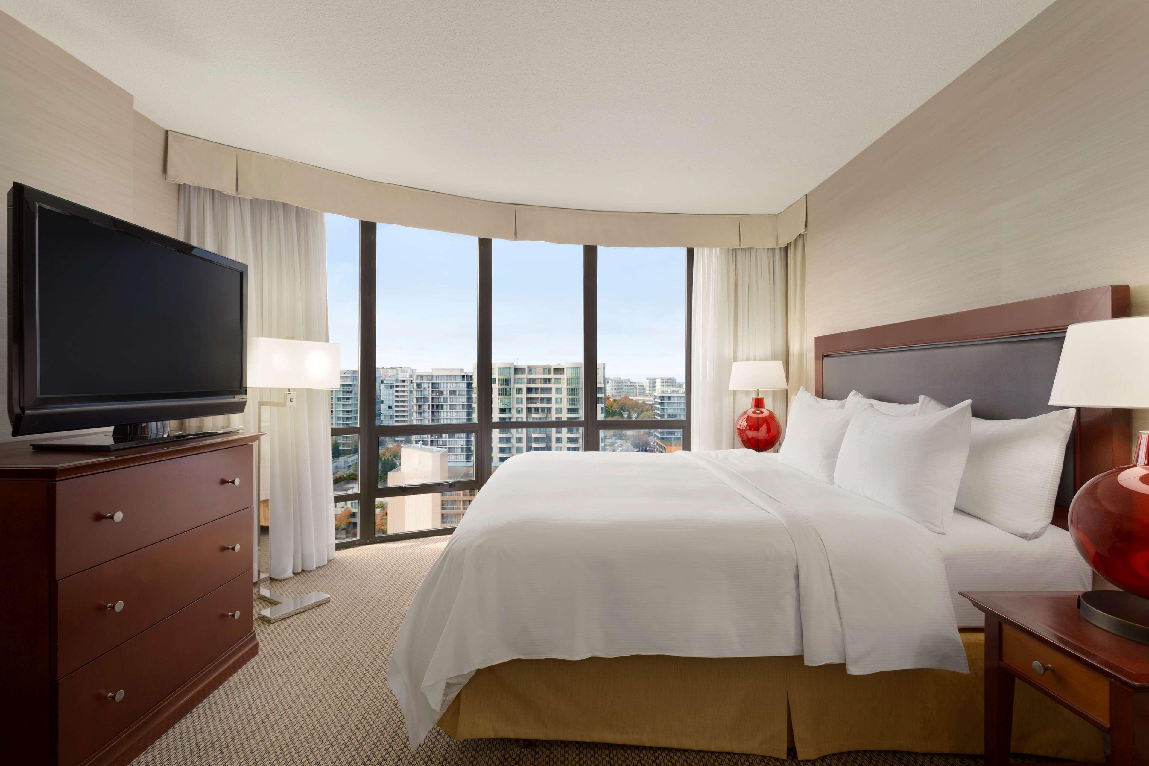 Hilton Vancouver Airport Ричмънд Екстериор снимка