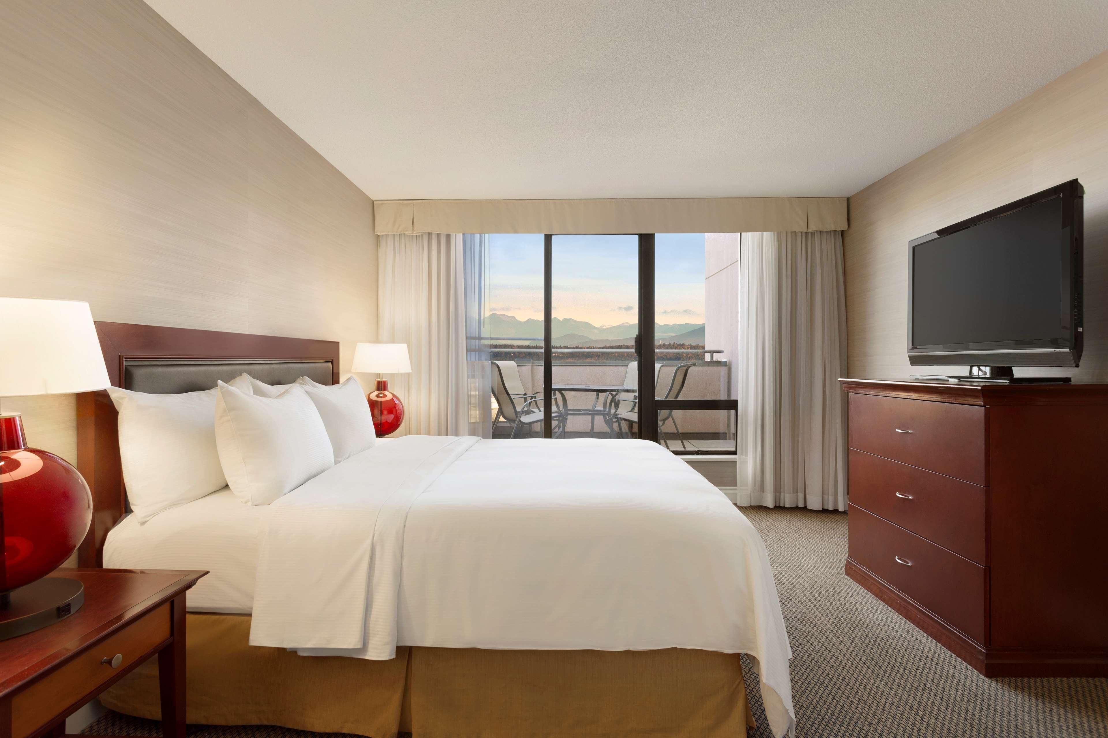 Hilton Vancouver Airport Ричмънд Екстериор снимка