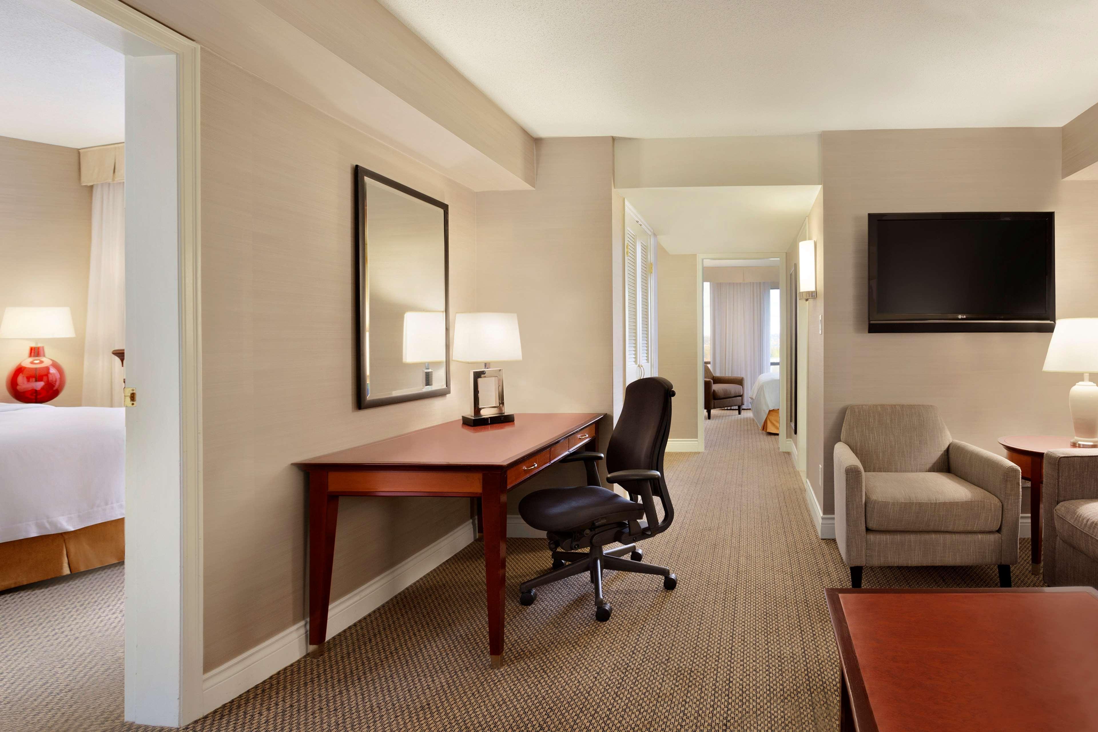 Hilton Vancouver Airport Ричмънд Екстериор снимка