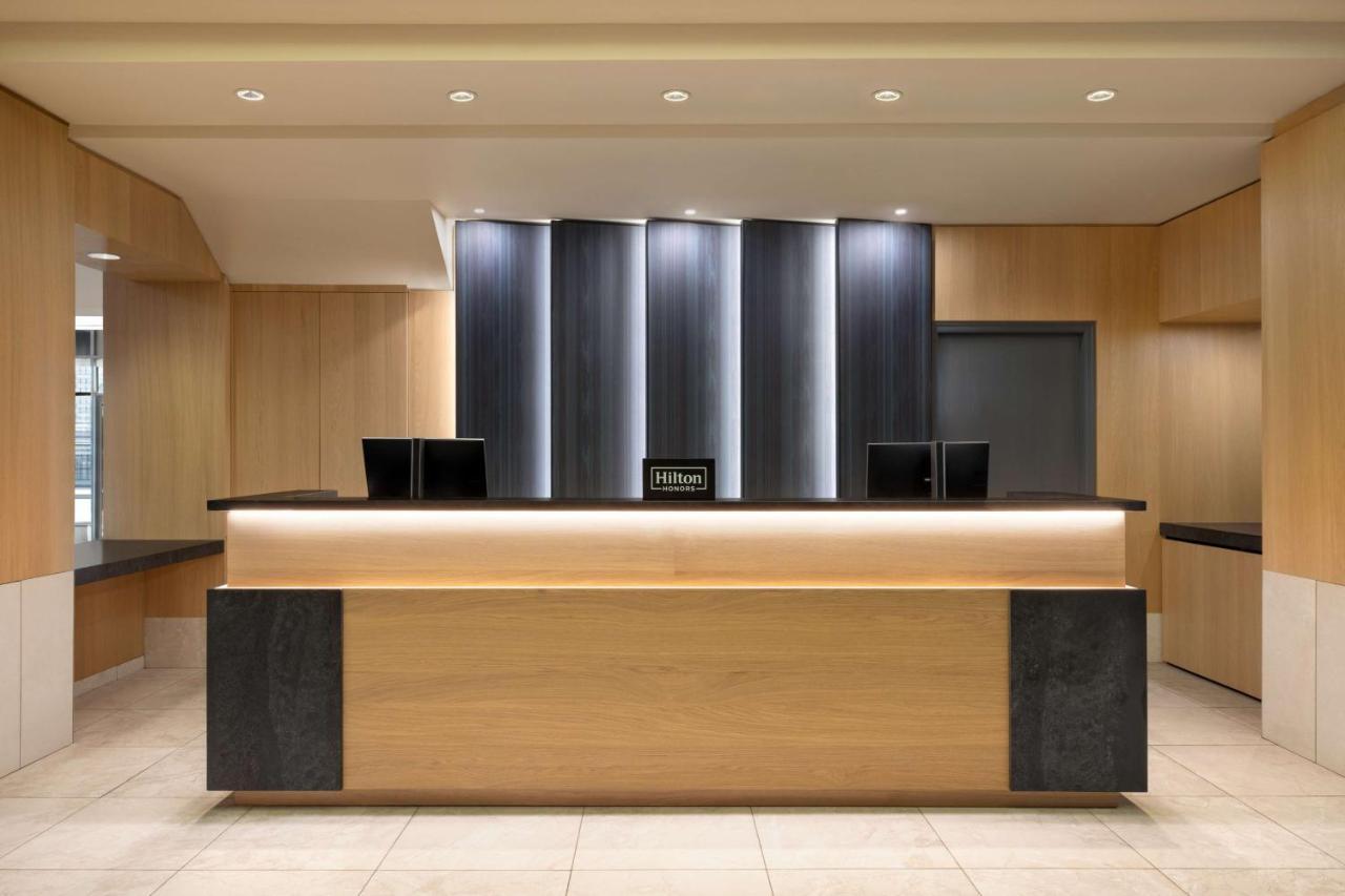 Hilton Vancouver Airport Ричмънд Екстериор снимка