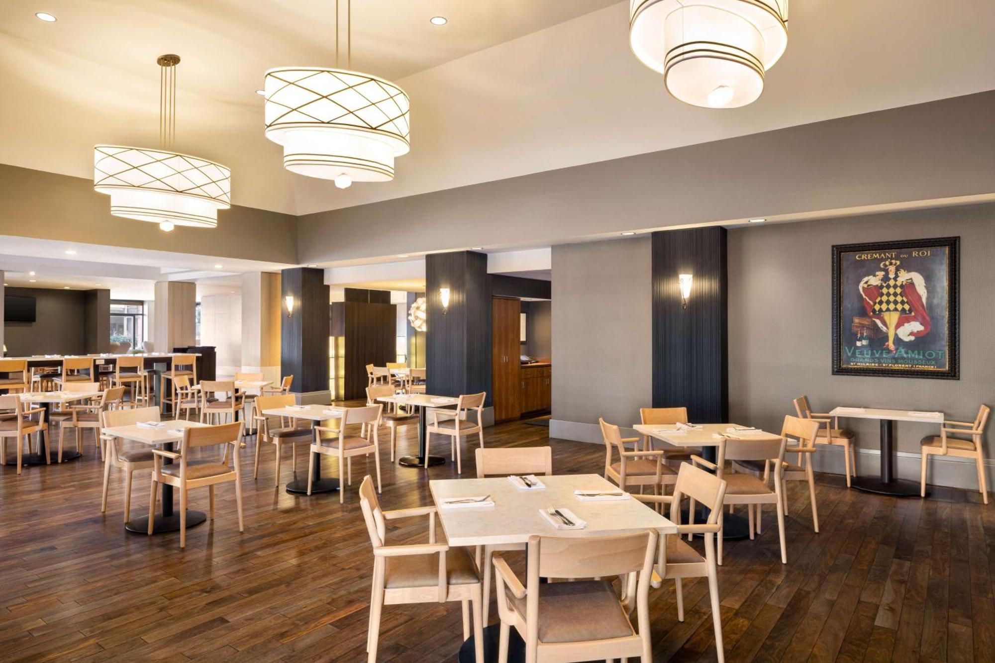 Hilton Vancouver Airport Ричмънд Екстериор снимка