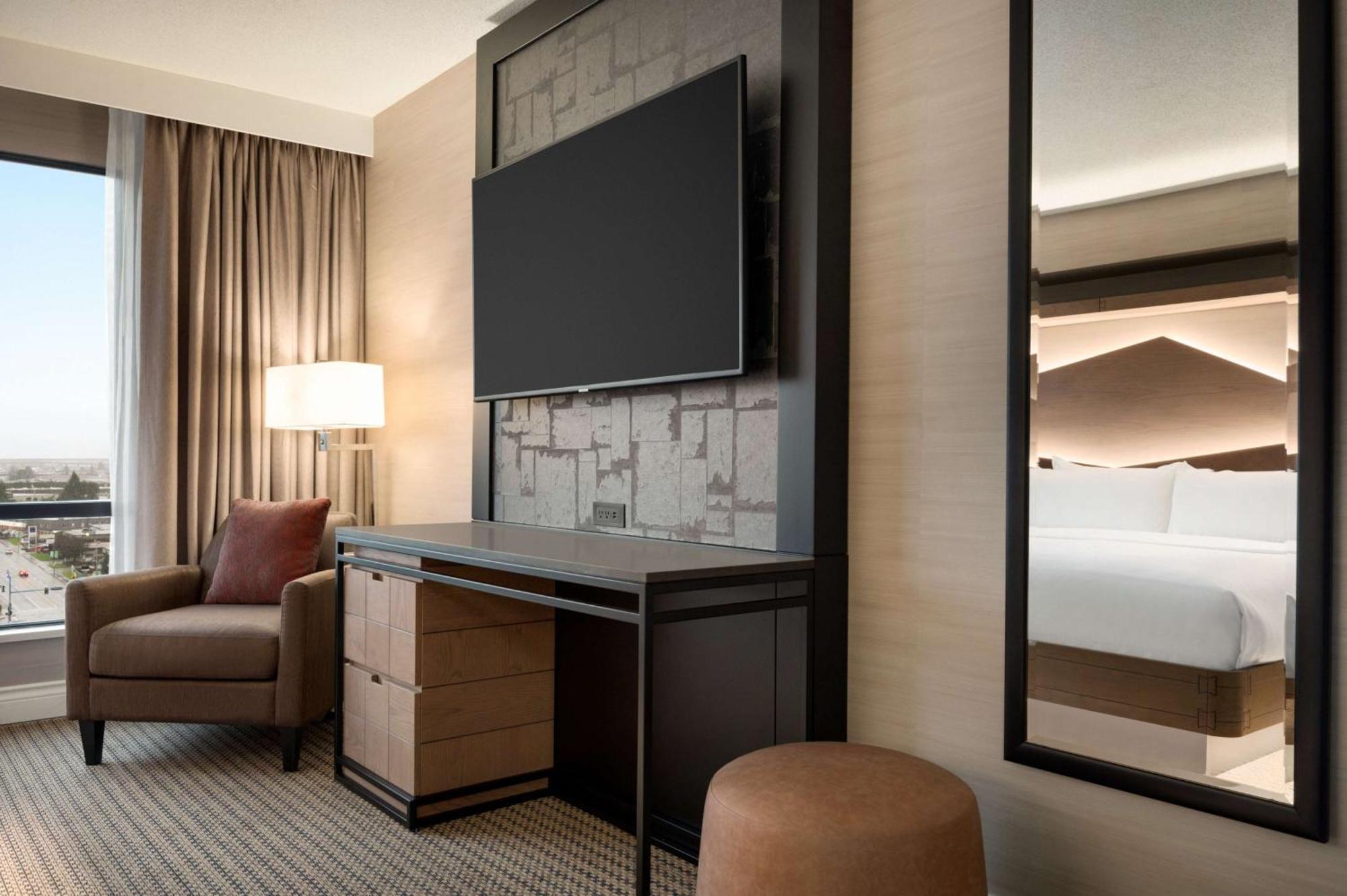 Hilton Vancouver Airport Ричмънд Екстериор снимка