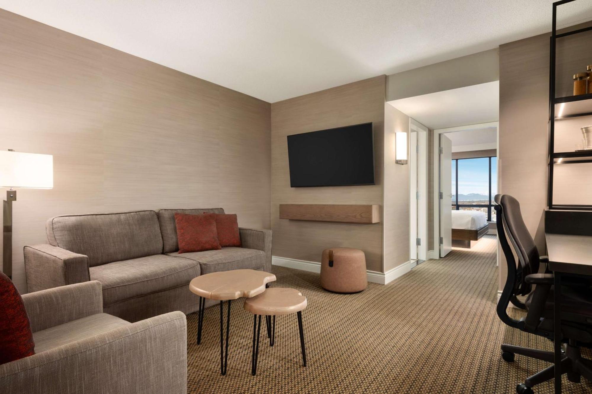 Hilton Vancouver Airport Ричмънд Екстериор снимка