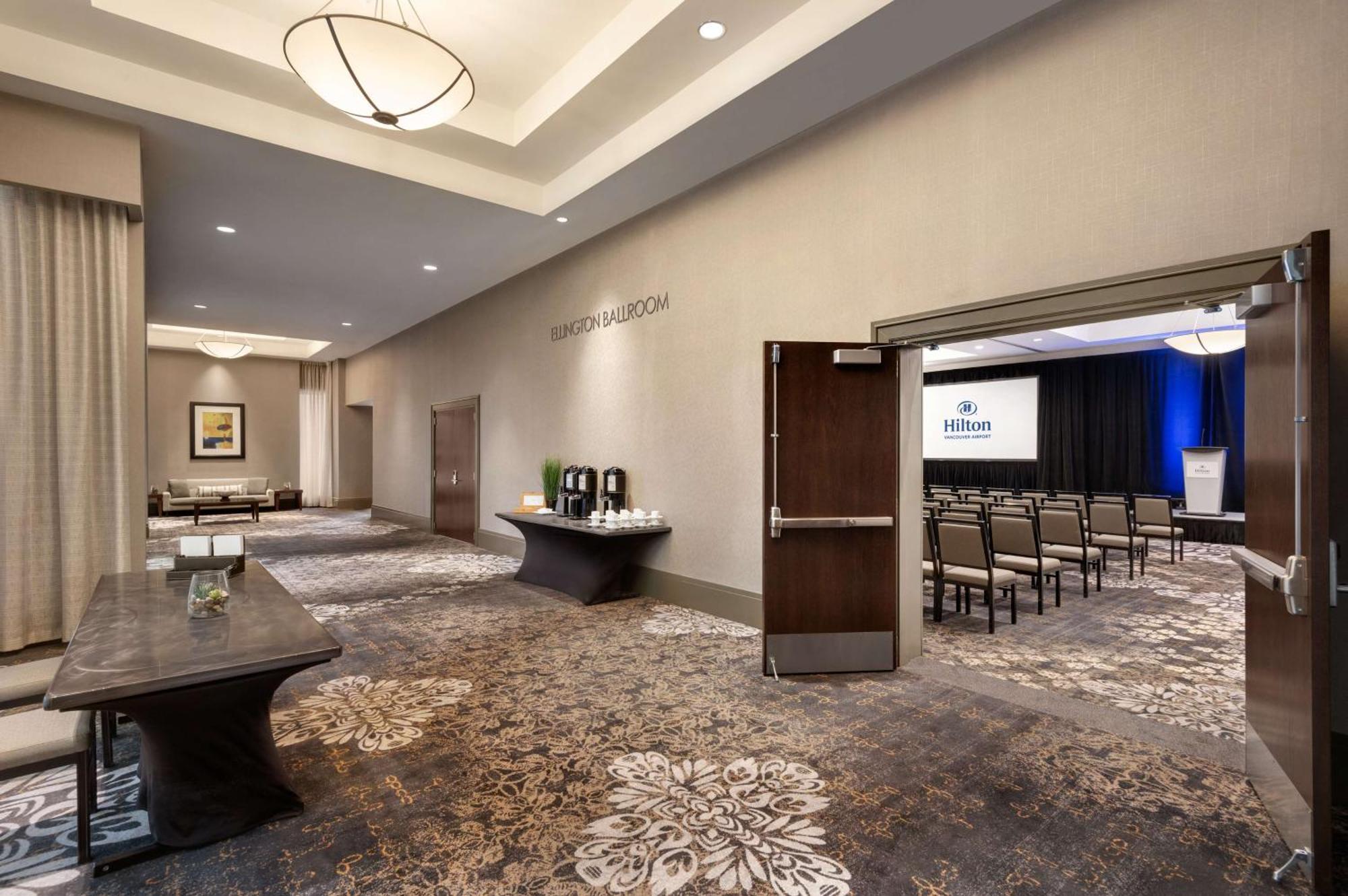 Hilton Vancouver Airport Ричмънд Екстериор снимка