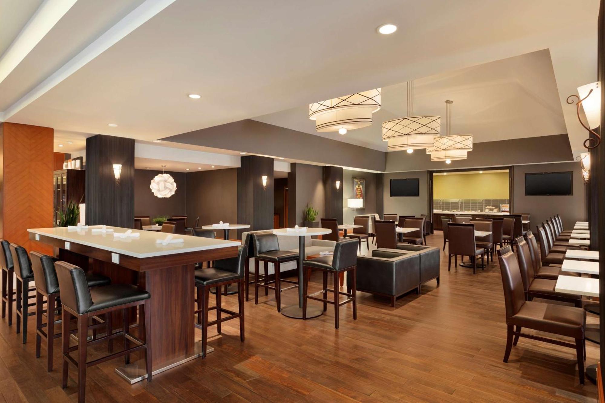 Hilton Vancouver Airport Ричмънд Екстериор снимка