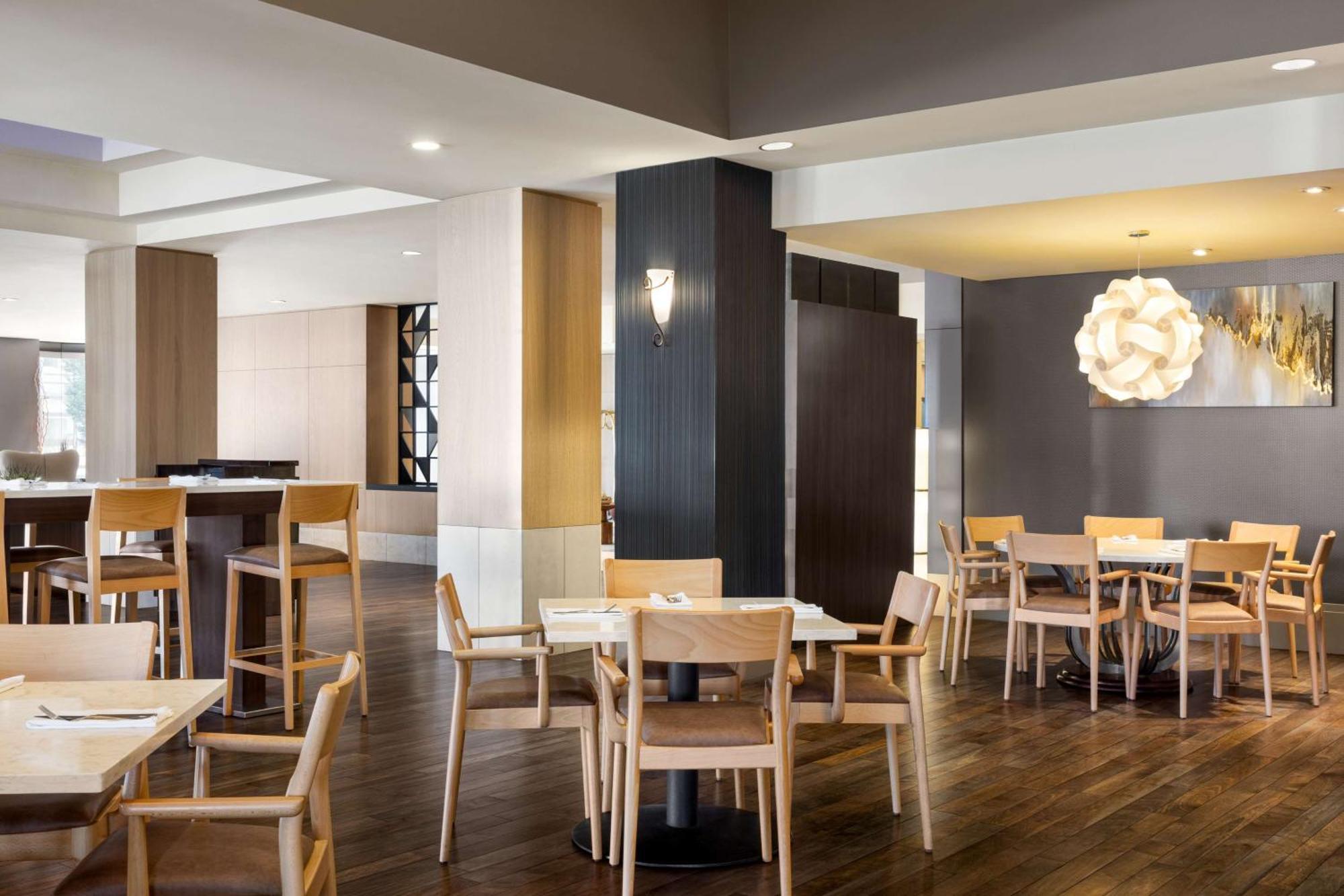Hilton Vancouver Airport Ричмънд Екстериор снимка