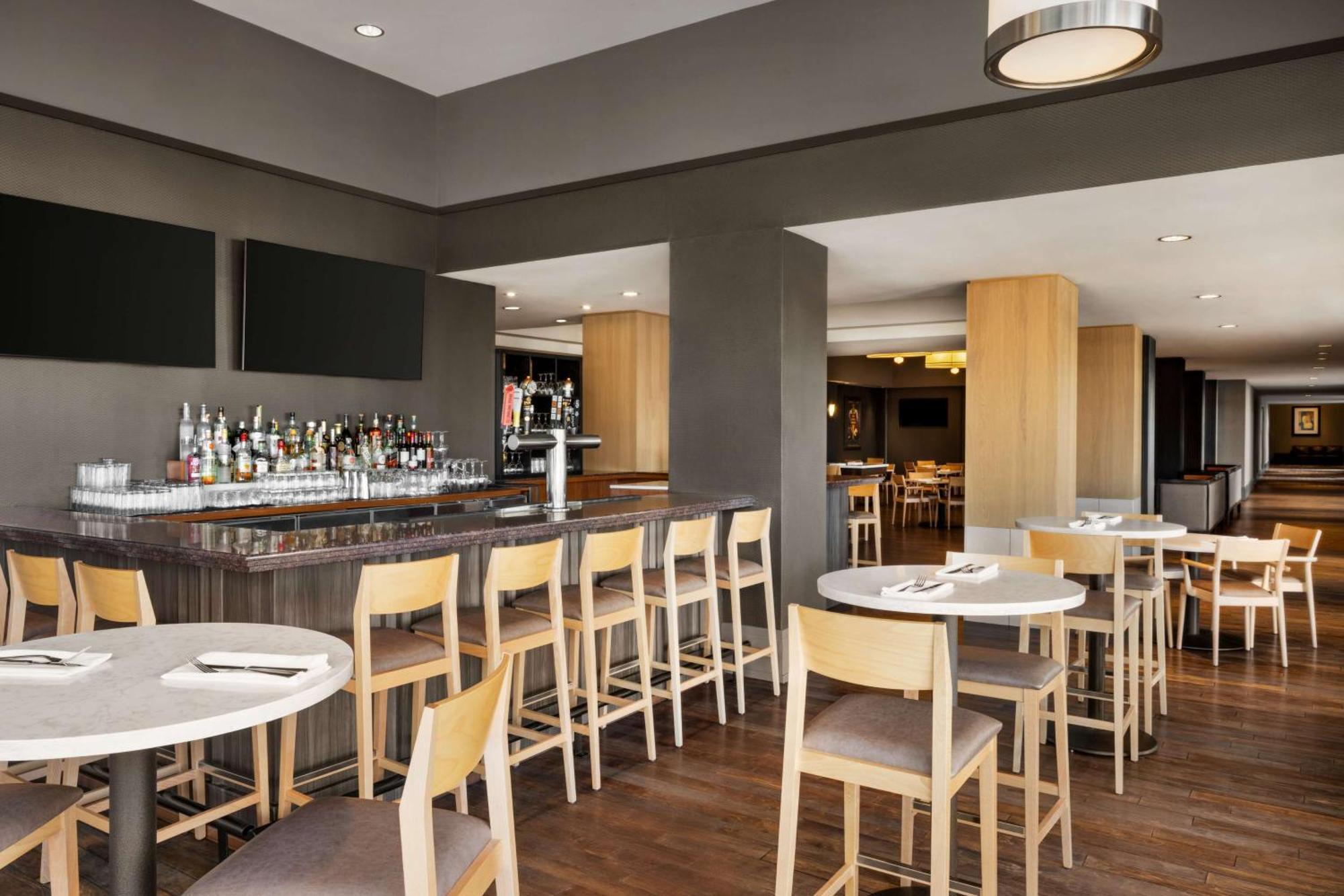 Hilton Vancouver Airport Ричмънд Екстериор снимка